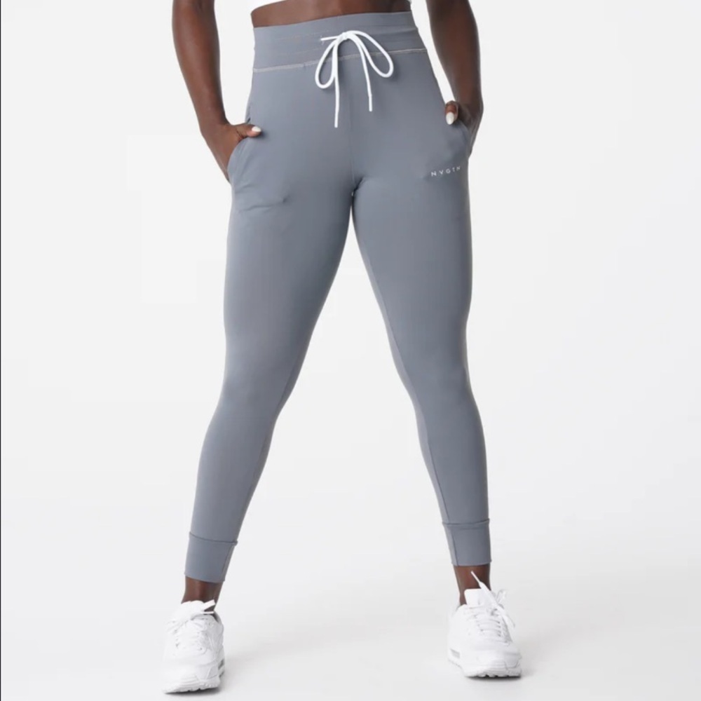 NVGTN Jogger in Cloud Grey